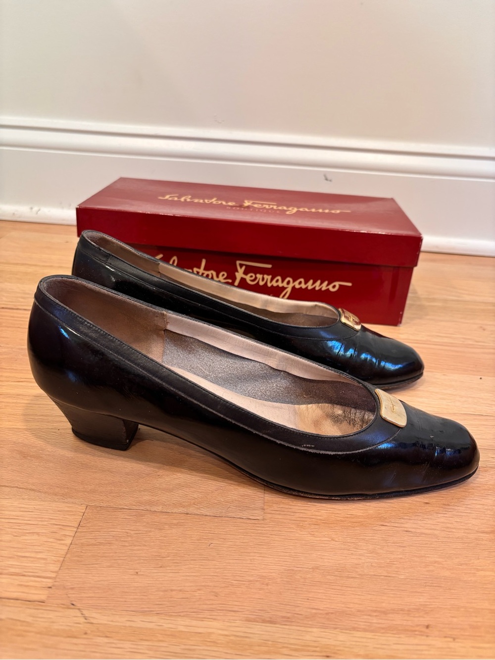 Salvatore Ferragamo black patent leather heels size US 10 - Picture 2 of 11